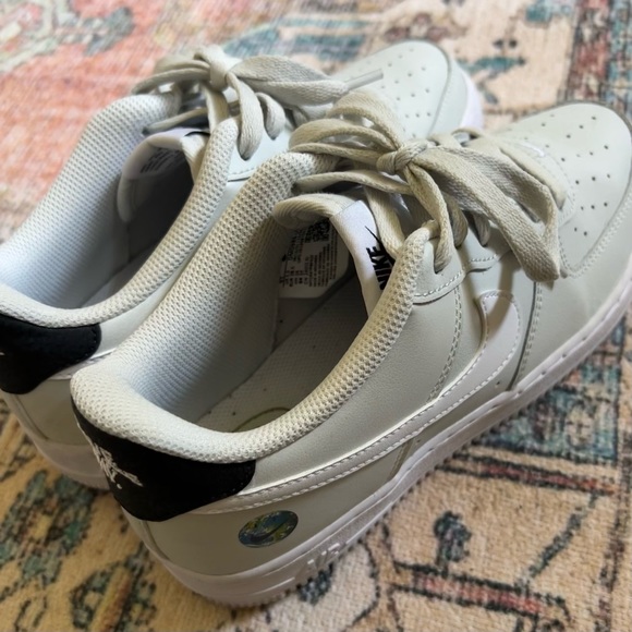 Nike Air Force 1 LV8 - Picture 6 of 8